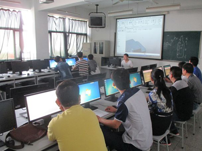 中旺軟件公司專家來我校為模具專業(yè)師生輔導技能競賽